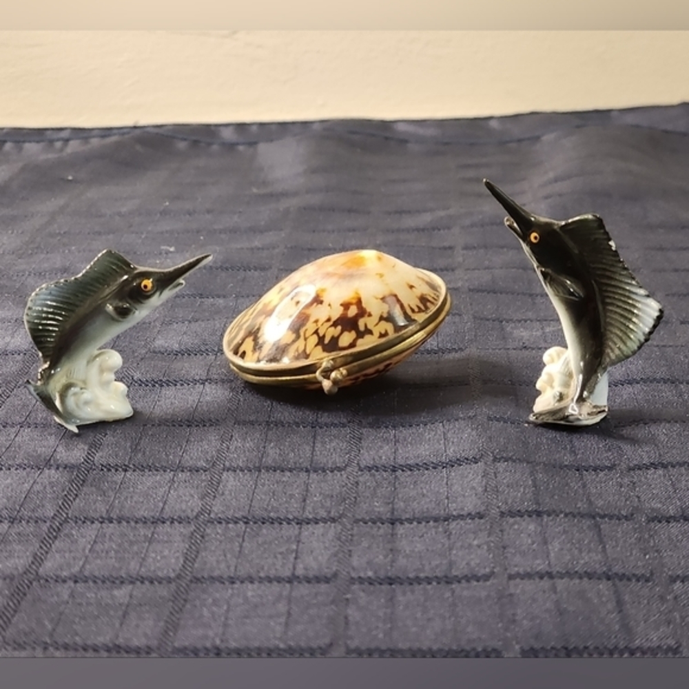 Vintage Leopard Clam Shell Wire Hinged Trinket Box And Swordfish Figurines